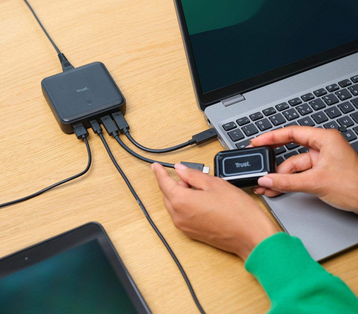 Trust Maxo USB 3-USB-C Snabbladdare 100W Svart – Trust